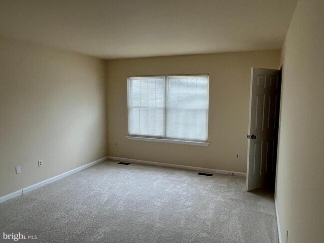 Building Photo - 874 Waterford Dr