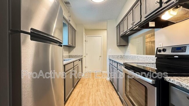 Building Photo - 5568 Annandale Dr