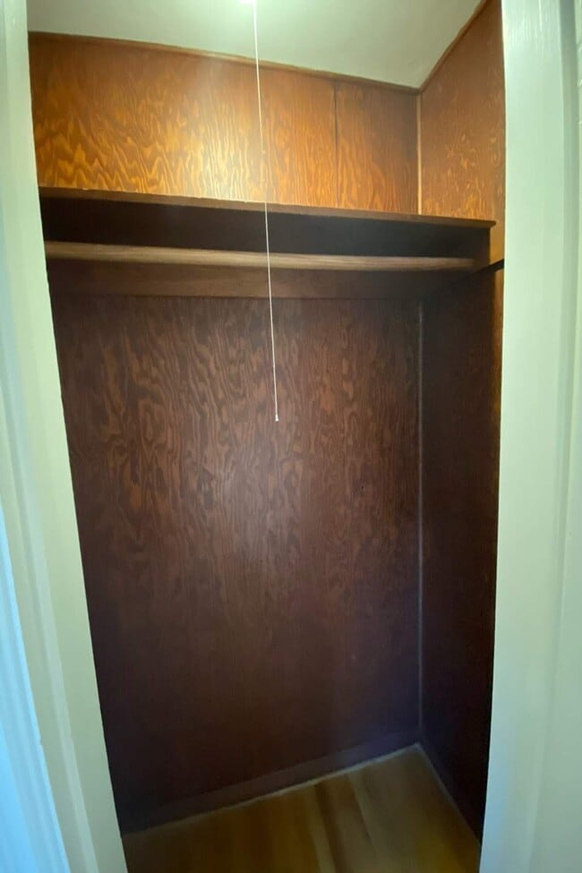 Building Photo - 4160 Holly Knoll Dr