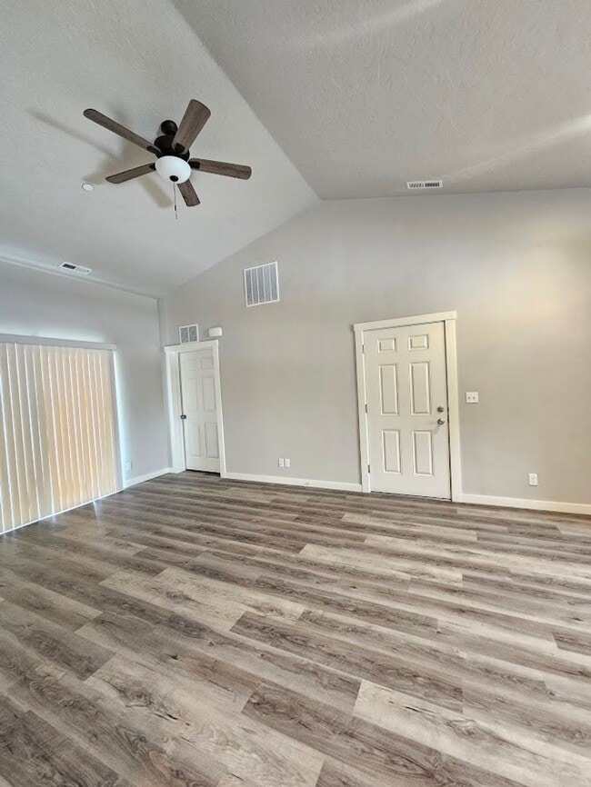 Building Photo - 1011 Pirate Cove Wy