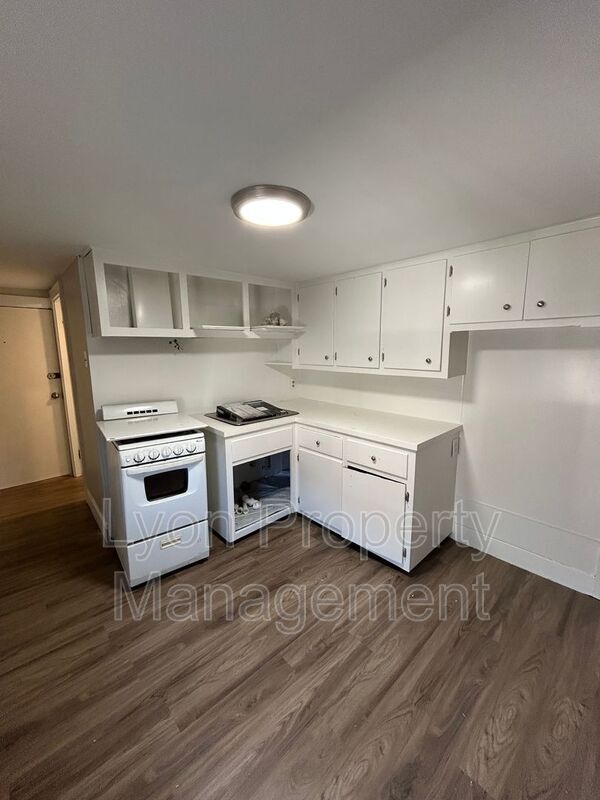 Building Photo - 44 7th St