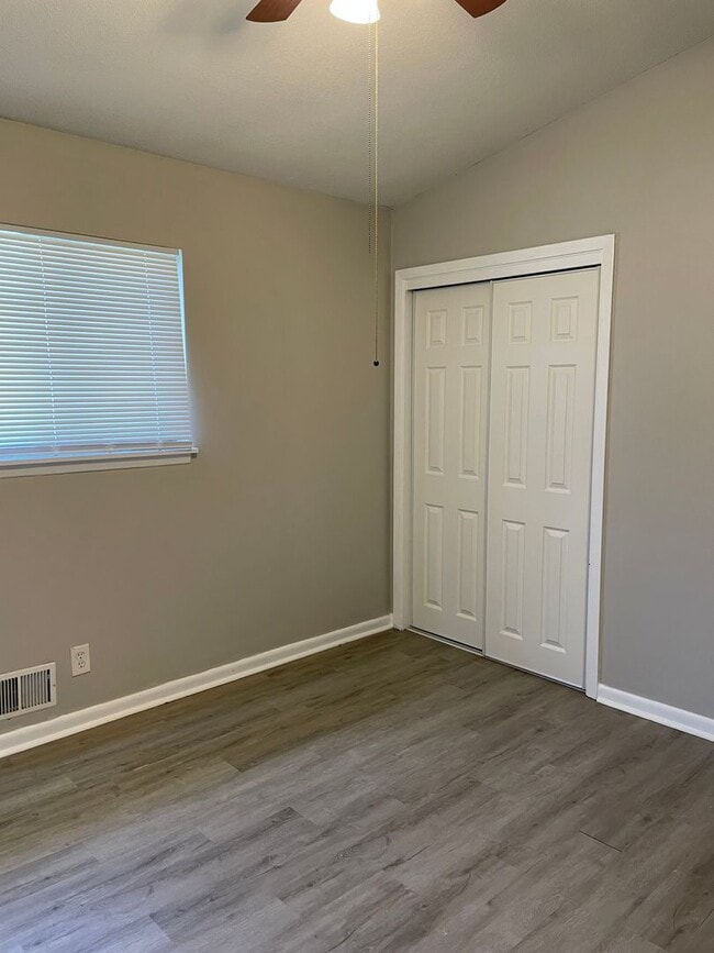 Building Photo - Adorable 3 Bed/ 1.5 Bath Home! Available Now!