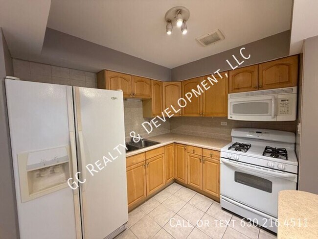 Building Photo - 834 College Blvd