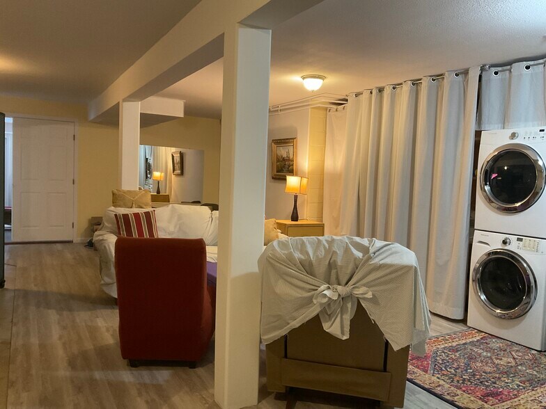 Extra lounge included with laundry and workout space - 418 N Laguna St