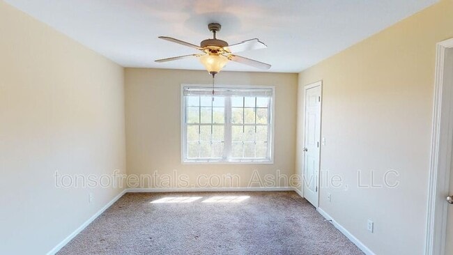Building Photo - 19 Rotunda Cir