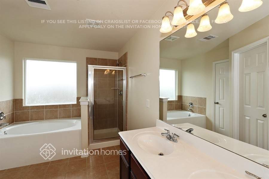 Building Photo - 19422 Plantation Cove Ln
