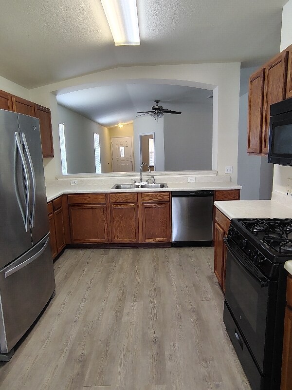 Building Photo - 382 Lake Washington Dr