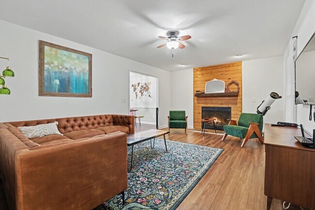 Building Photo - 4204 High Mountain Dr