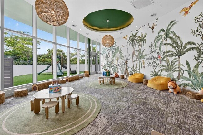 Building Photo - 700 NE Miami Pl