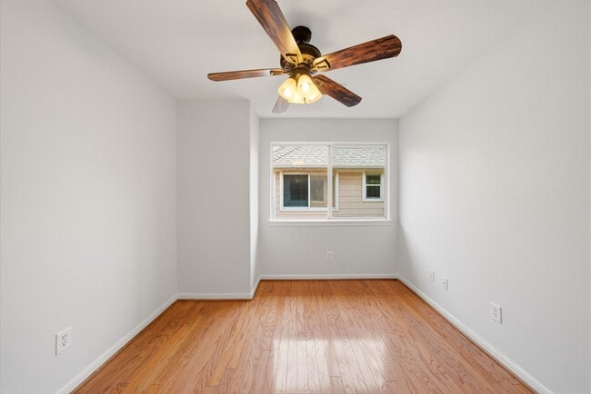 Building Photo - 218 Plaza Del Sol Park