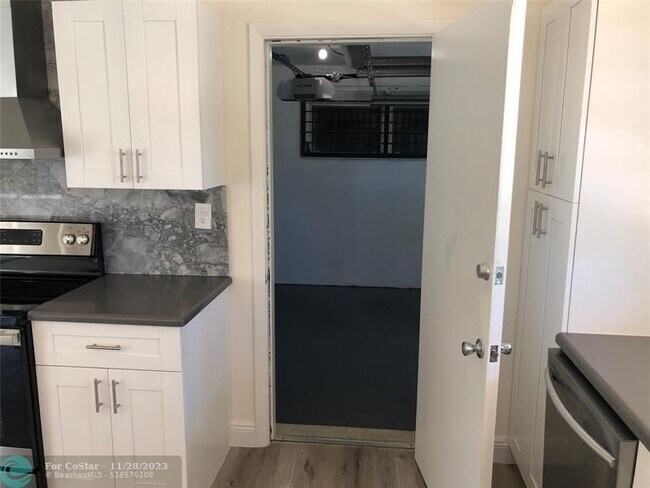 Building Photo - 807 SE 9th Terrace