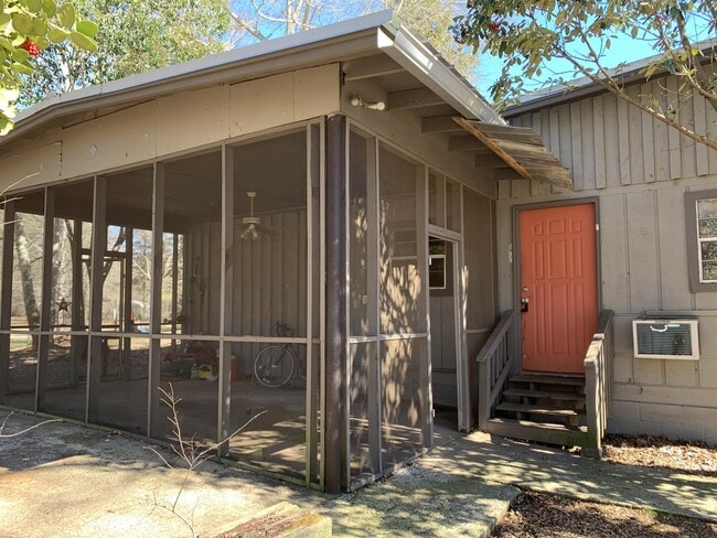 Primary Photo - 575 Vaughn Rd