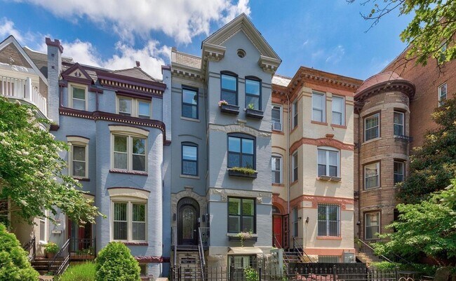 Building Photo - 3453 Holmead Pl NW