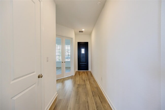 Building Photo - 25326 Loch Doon Dr