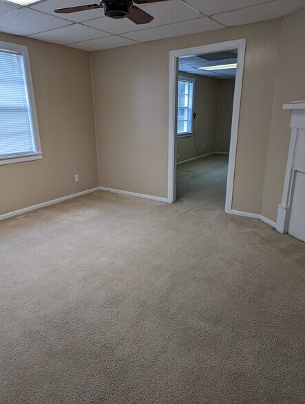 Living/dining - 804 N Maple St