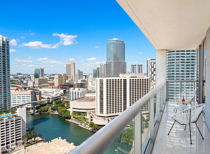 Building Photo - 485 Brickell Ave