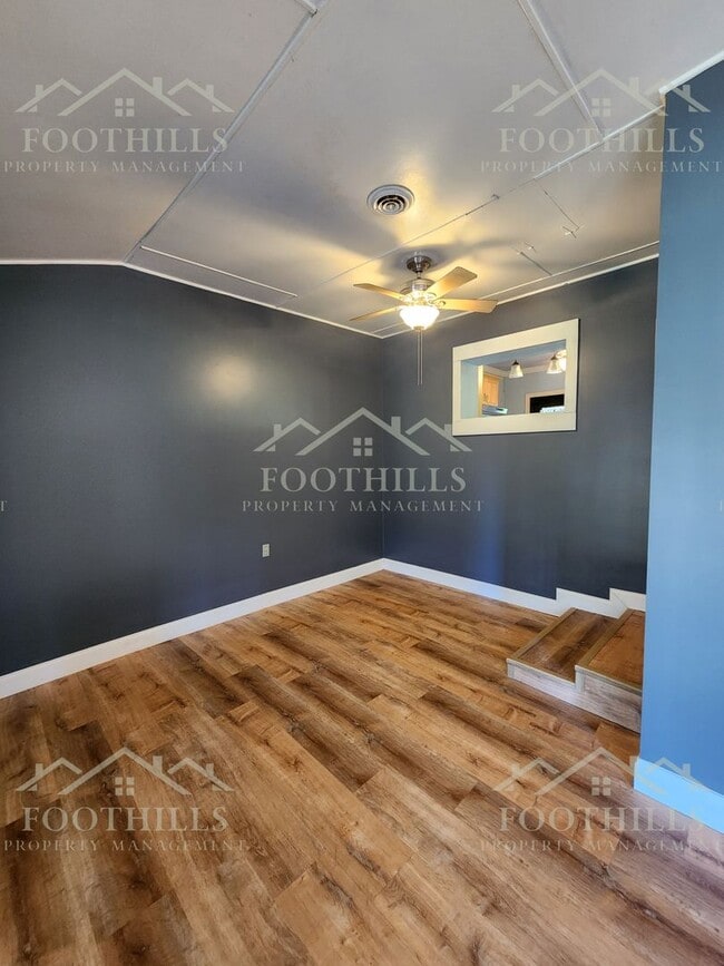 Building Photo - Charming Lake Cottage 2 Bedroom/2 Bath
