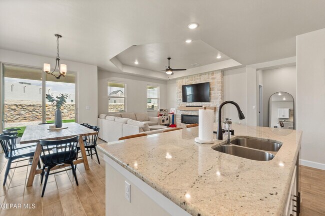 Building Photo - 828 Paseo Solar Dr