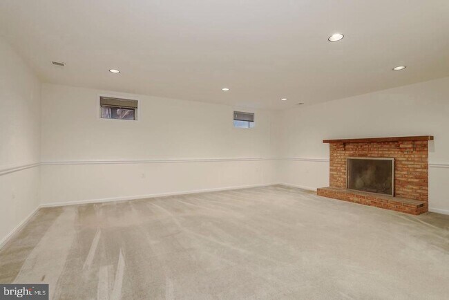 Building Photo - 13909 Woods Run Ct