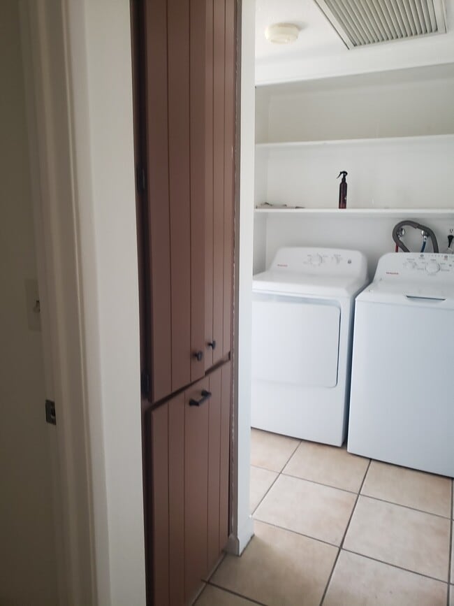 Building Photo - 3560 N Tucson Blvd