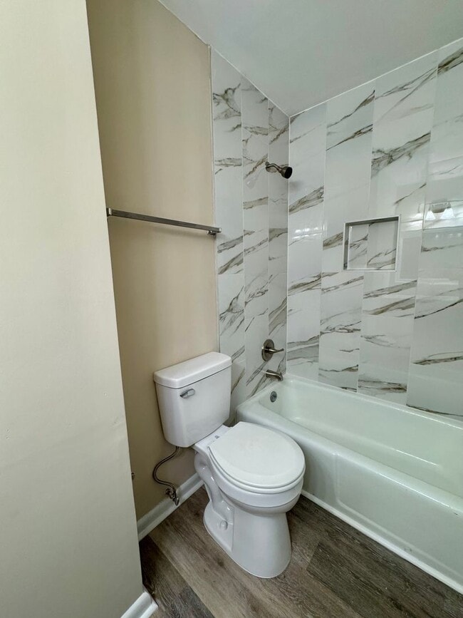 Building Photo - 107 Oak Tree Dr