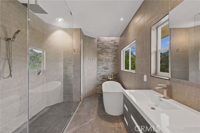 Building Photo - 3858 Alta Mesa Dr