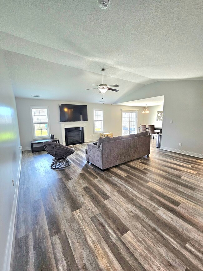 Building Photo - 440 Worsley Wy
