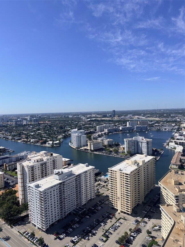 Building Photo - 1800 S Ocean Dr