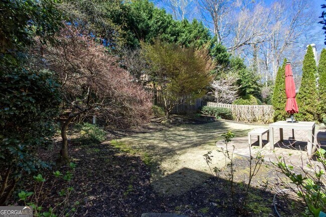 Building Photo - 3206 Windsor Lake Dr NE