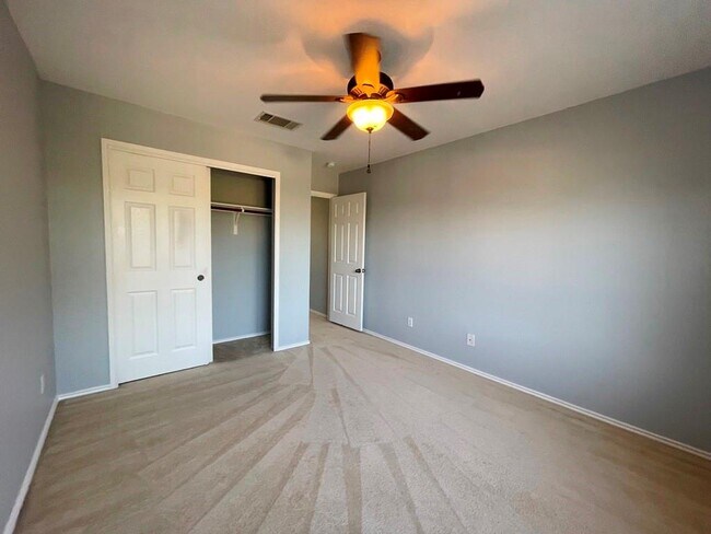 Building Photo - 9432 Castle Pines Dr