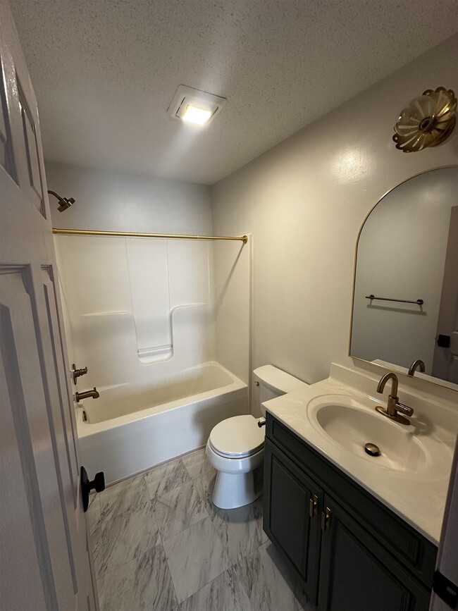 Building Photo - 1114 Patrick Henry Pl