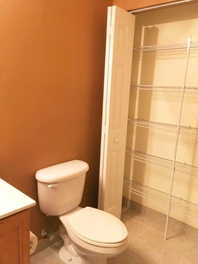 Building Photo - 850 Millbrae Ct