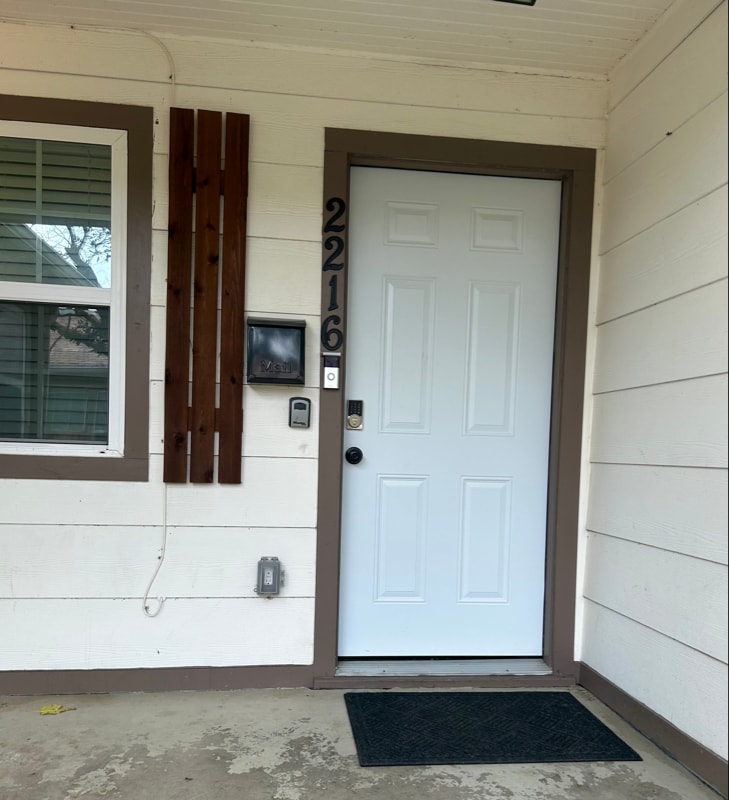 Building Photo - 2216 Pine St