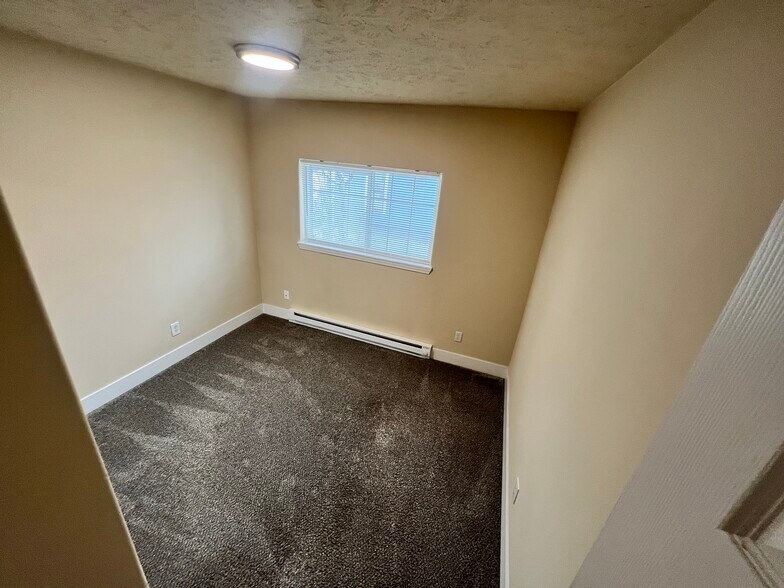 Building Photo - 33 E Lacrosse Ave