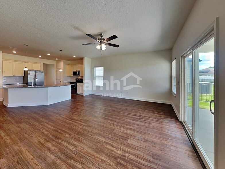 Building Photo - 898 Sunny Stroll Dr