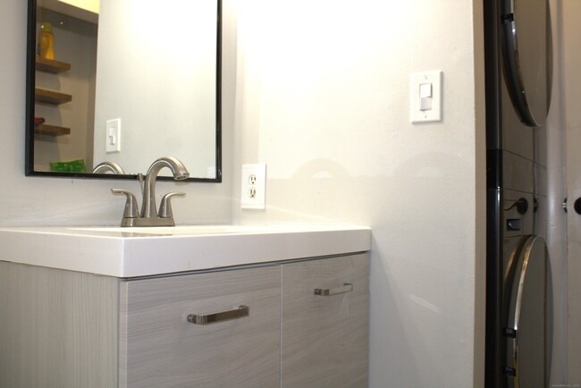 Building Photo - 607 Spring Meadow Rd