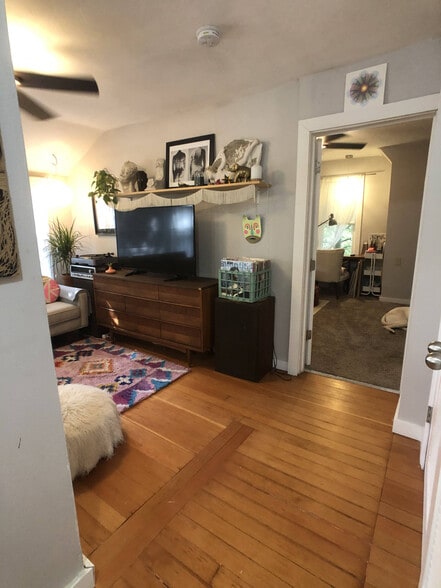 Building Photo - 1817 Spohn Ave