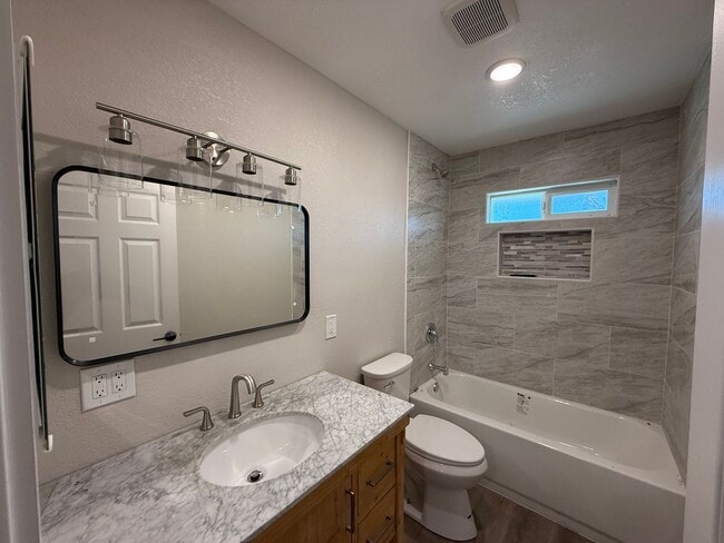 Building Photo - Bright & Beautiful Home in 55+ Community