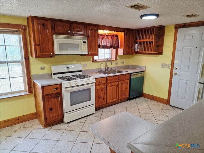 Building Photo - 14942 Cedar Valley Rd