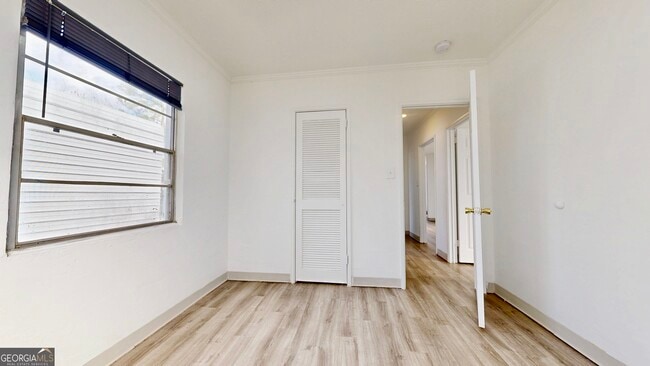 Building Photo - 526 Ware St