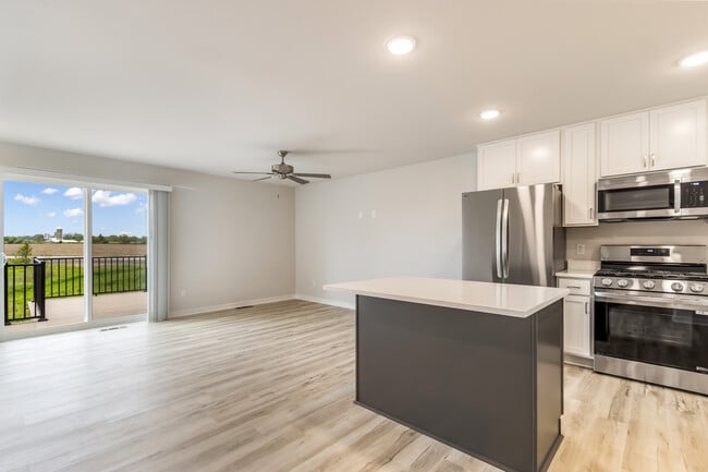 Building Photo - W219N16241 Primrose Ct