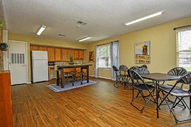 Building Photo - 417 E Main St