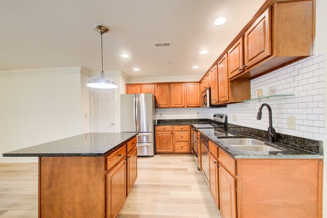 Building Photo - 304 Madison Ct