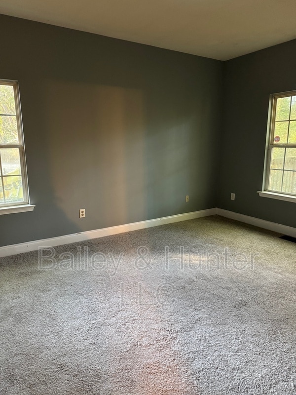 Building Photo - 850 Woods Dr NW