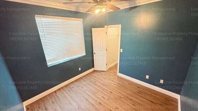 Building Photo - 3 bedroom 2 bathroom home located in a cul- de- sac in a Southwest Bakersfield neighborhood