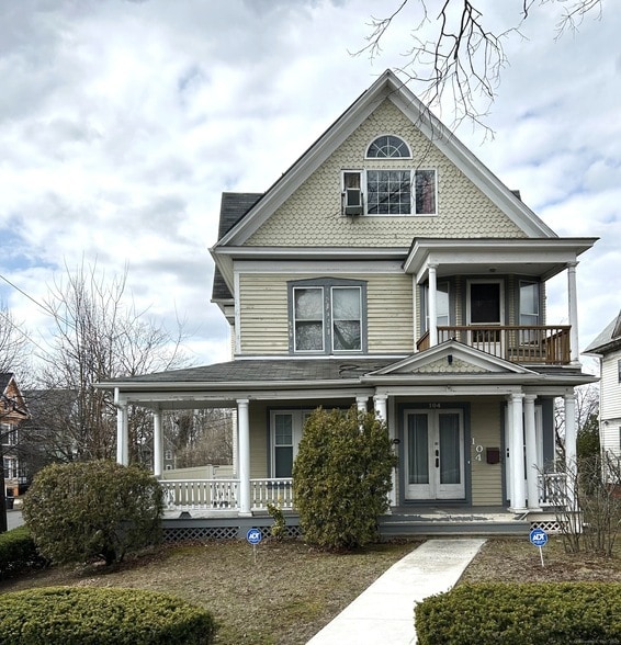 Primary Photo - 104 Howard Ave