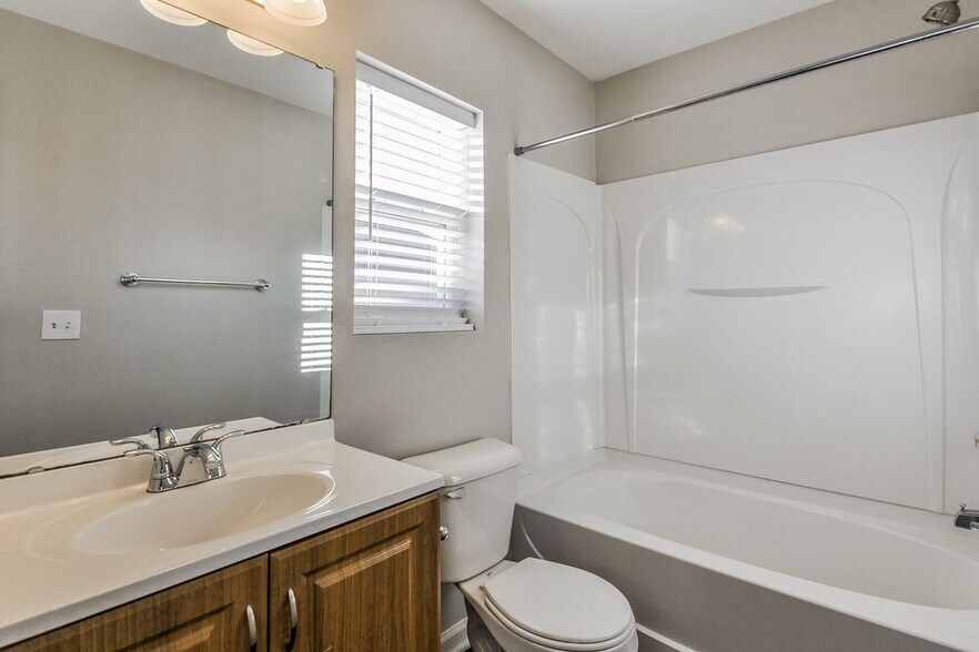 Building Photo - 6037 Ladish Ln