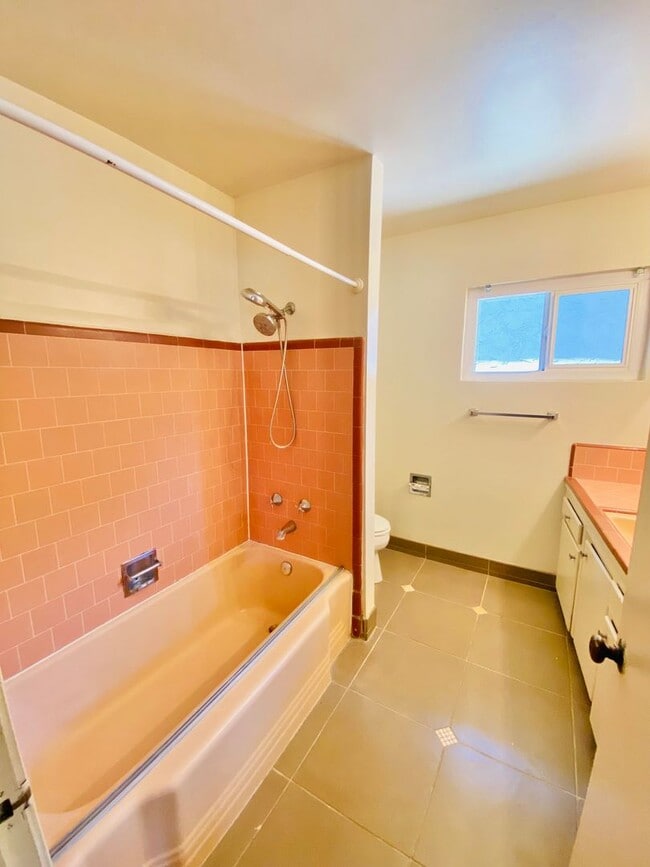 Building Photo - **Pre-Leasing for Summer 2026** Cute House located close to Chico State and Downtown Chico