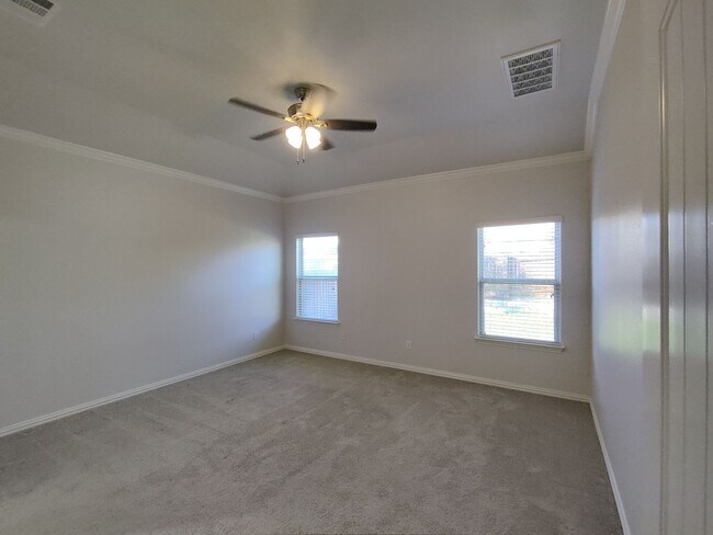 Building Photo - Gorgeous two story house (4BD/3BA) with a ...