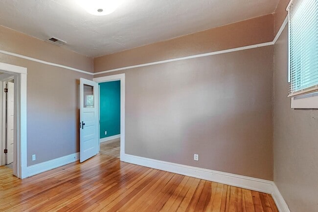 Building Photo - HISTORIC Edo BUNGALOW 2 Bedroom 1 Bath